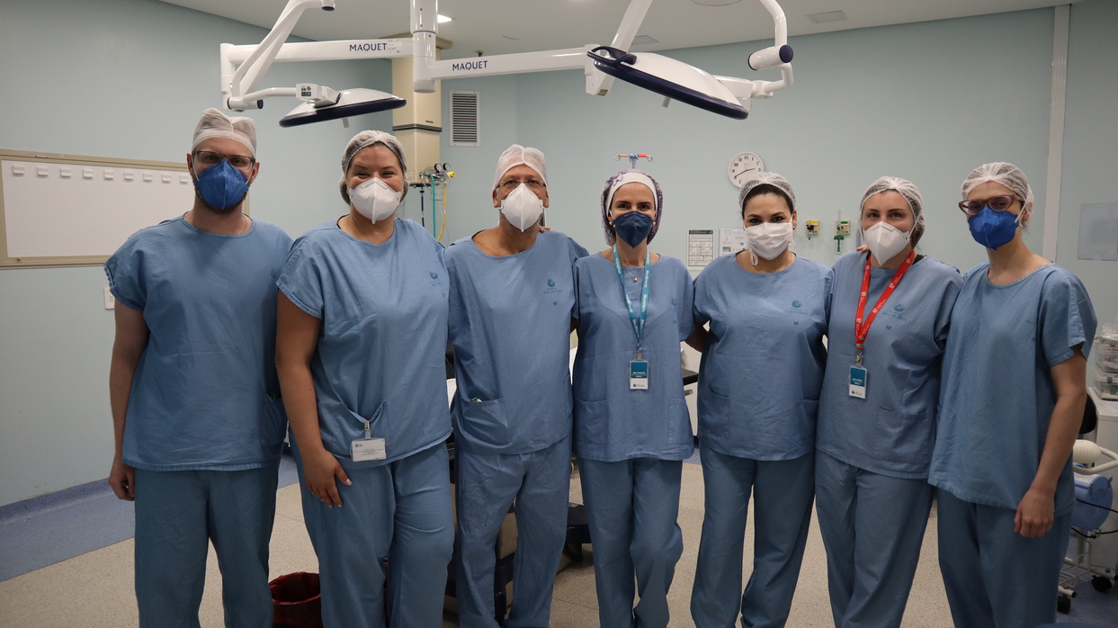 Equipe multidisciplinar do Hospital Mãe de Deus liderada pela proctologista do Corpo Clínico do Hospital, Dra. Marlise Mello Cerato Michaelsen.