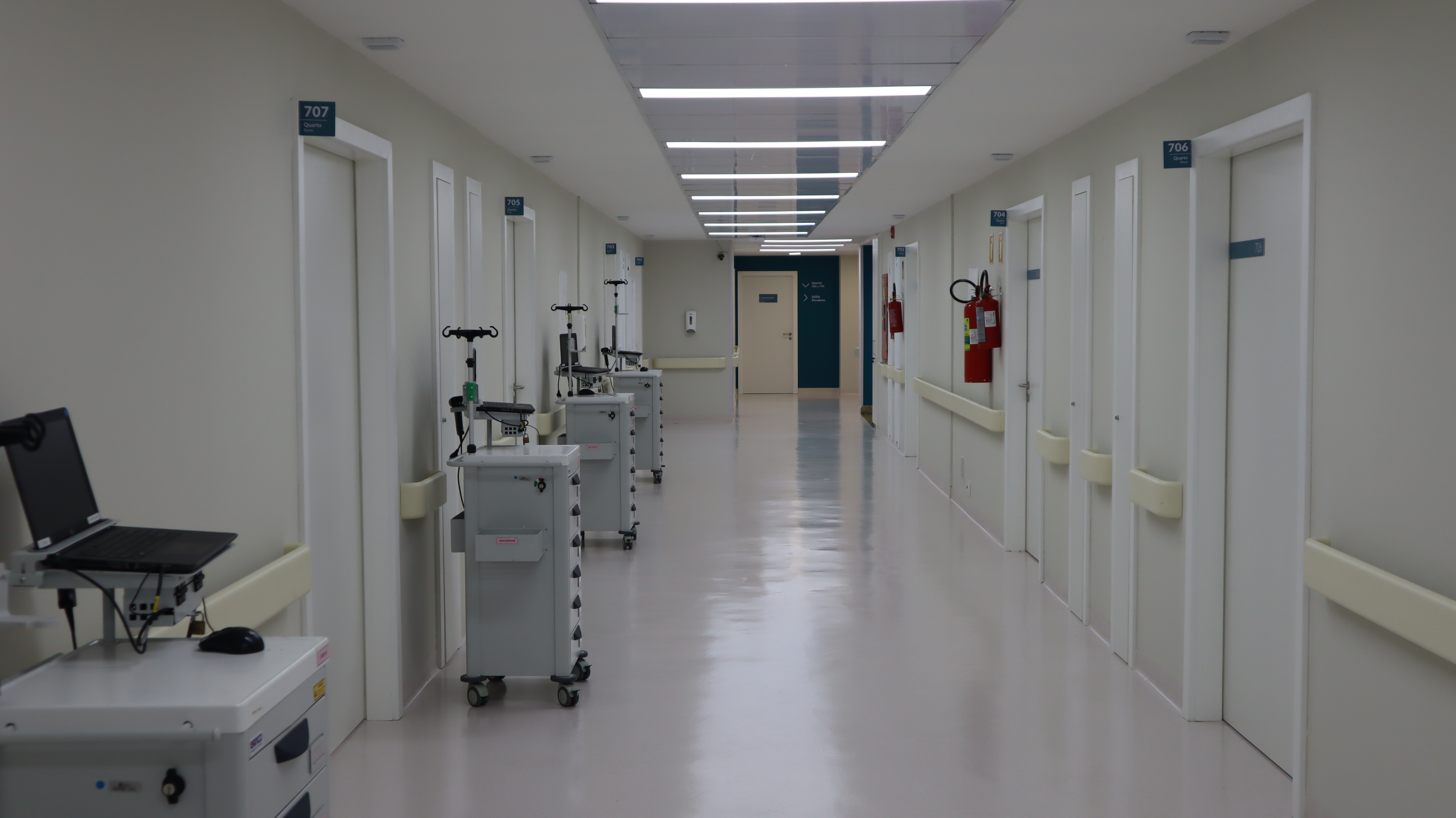 A semana que passou marcou o fim de uma importante obra promovida pelo Hospital Mãe de Deus em suas instalações. Na sexta-feira (18/12), foi entregue a Unidade de Internação do 7° andar Alfa – a últim